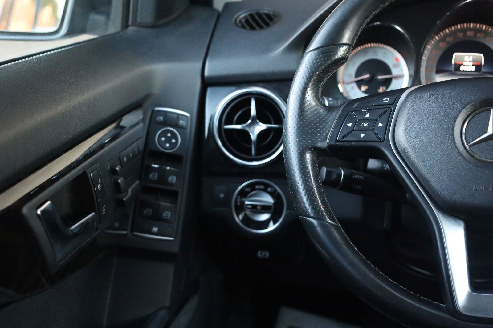 Used 2015 Mercedes-Benz GLK 350 4MATIC image 34