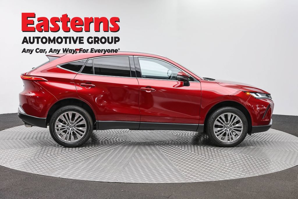 Used 2024 Toyota Venza LE AWD/4WD image 4