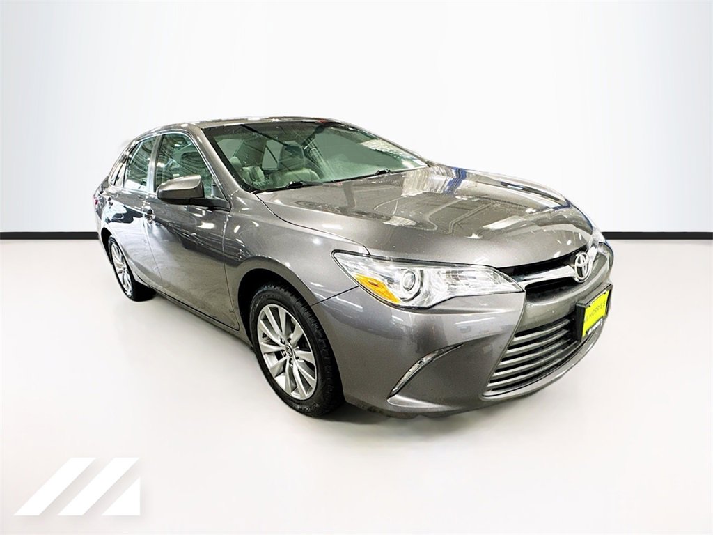 Used 2017 Toyota Camry XLE image 3