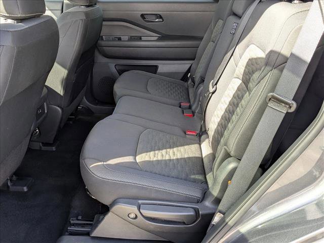 Used 2024 Nissan Pathfinder S image 18