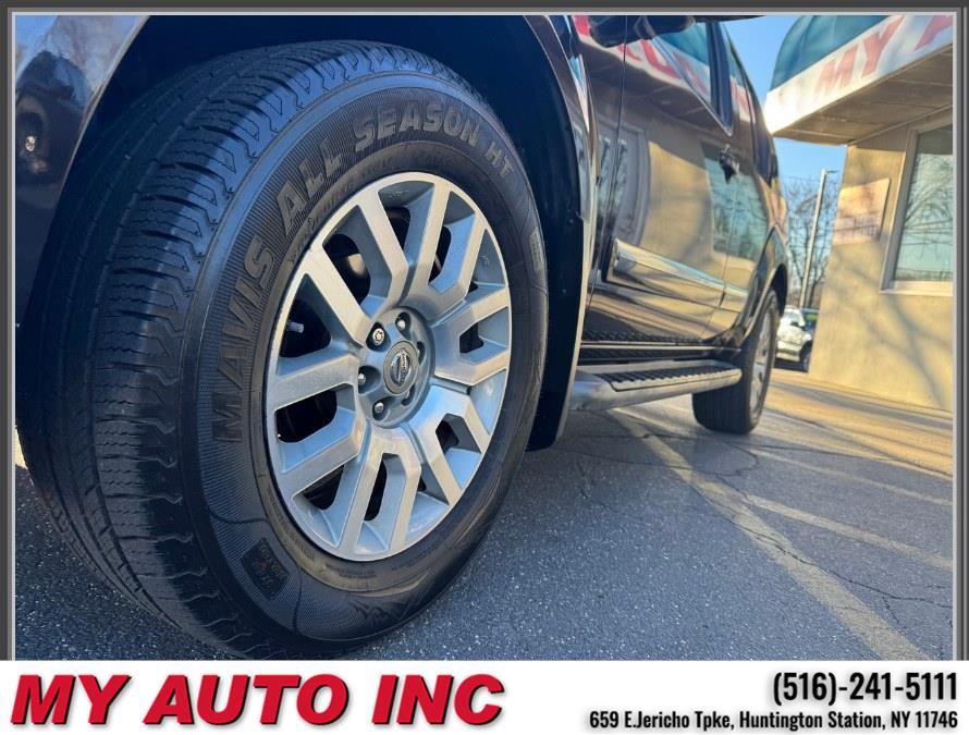 Used 2012 Nissan Pathfinder LE AWD/4WD image 10