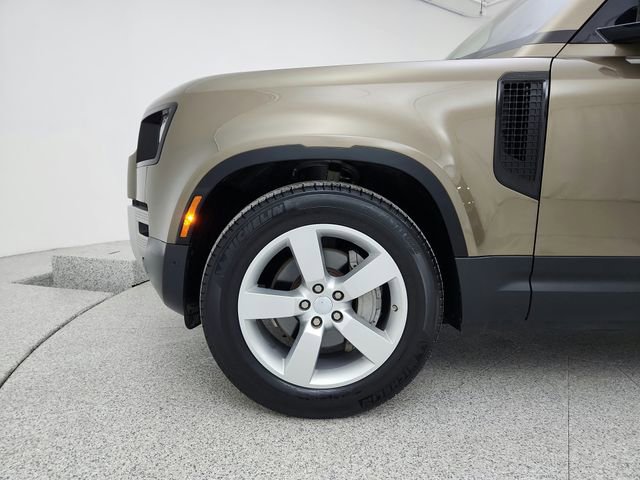 Used 2020 Land Rover Defender 110 First Edition image 25