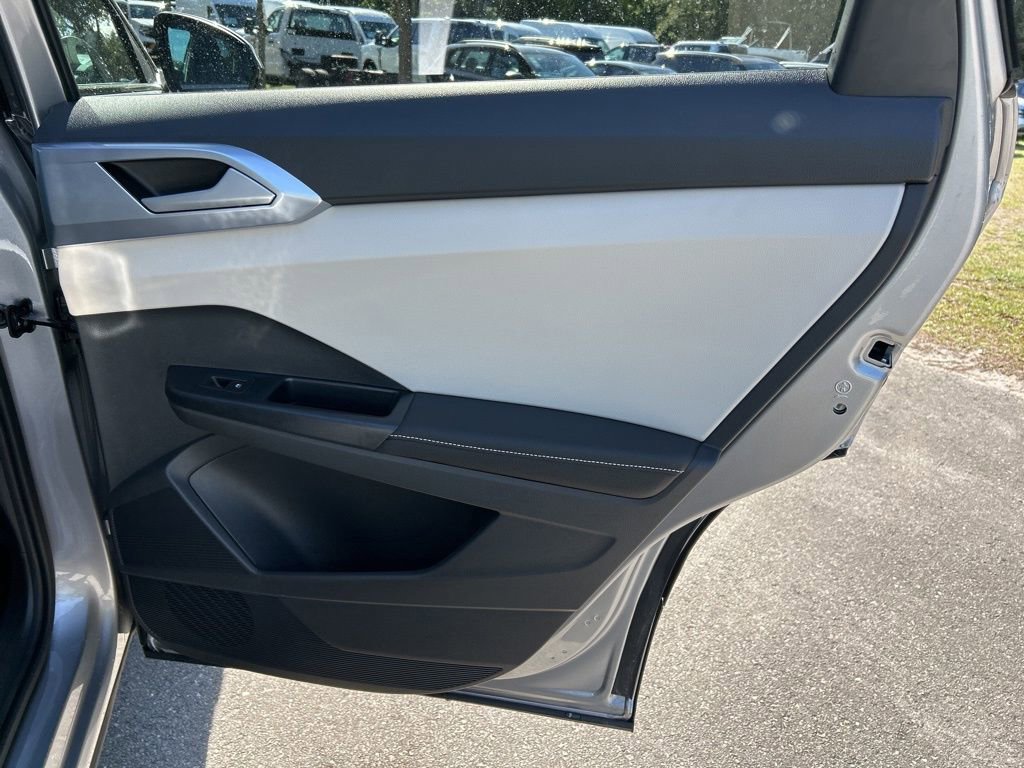 New 2026 Volkswagen Taos SE FWD image 46