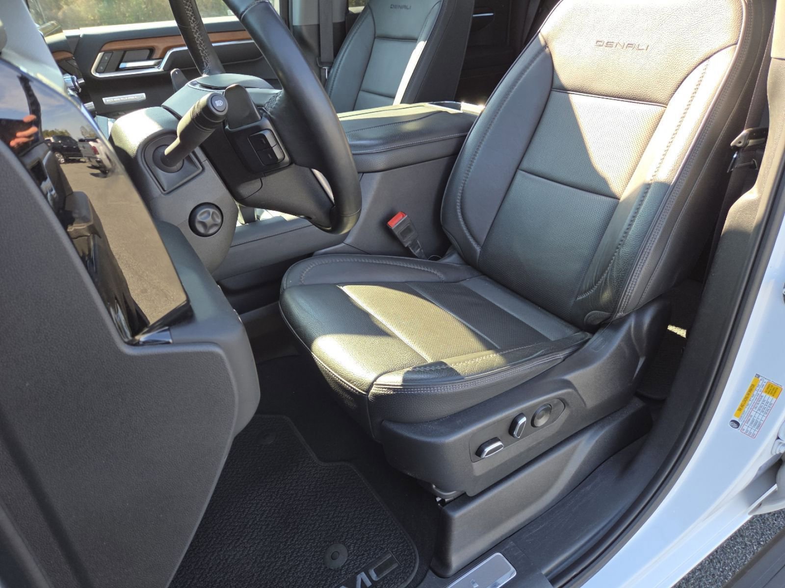 Used 2023 GMC Sierra 1500 Denali w/ Denali Reserve Package AWD/4WD image 33