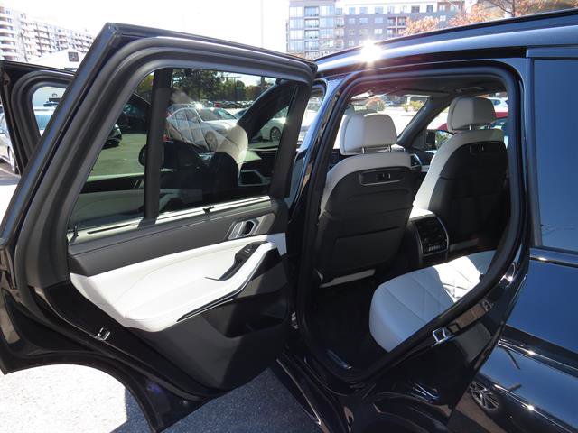 Used 2025 BMW X5 M60i w/ Executive Package image 24