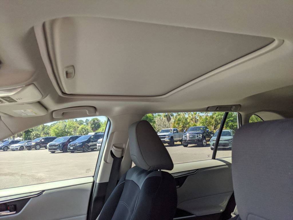 Used 2022 Toyota RAV4 XLE w/ Convenience Package image 22