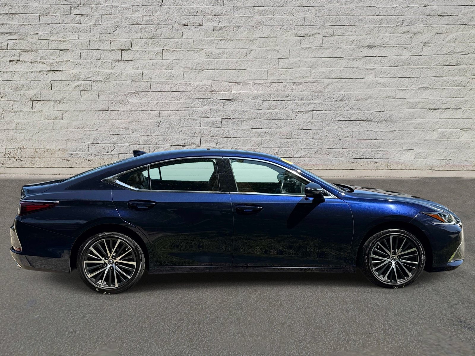 Used 2025 Lexus ES 350 w/ Premium Package FWD image 4