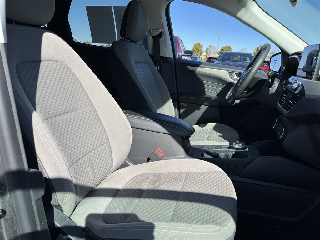 Used 2021 Ford Escape SE image 25