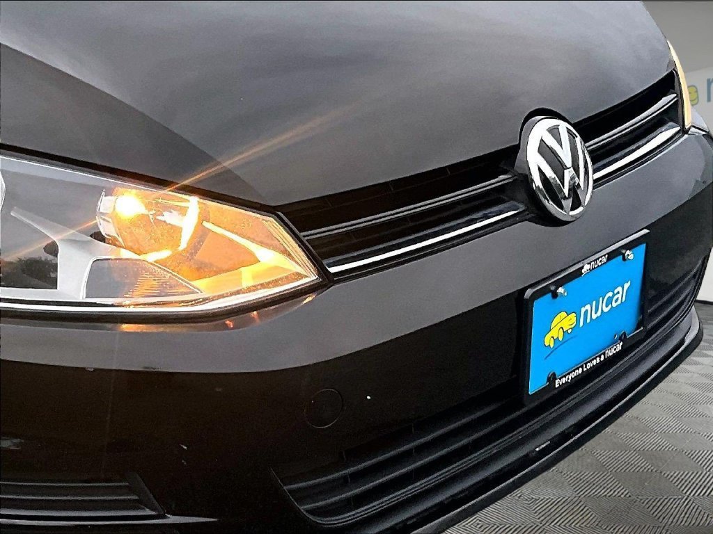 Used 2017 Volkswagen Golf S FWD image 32