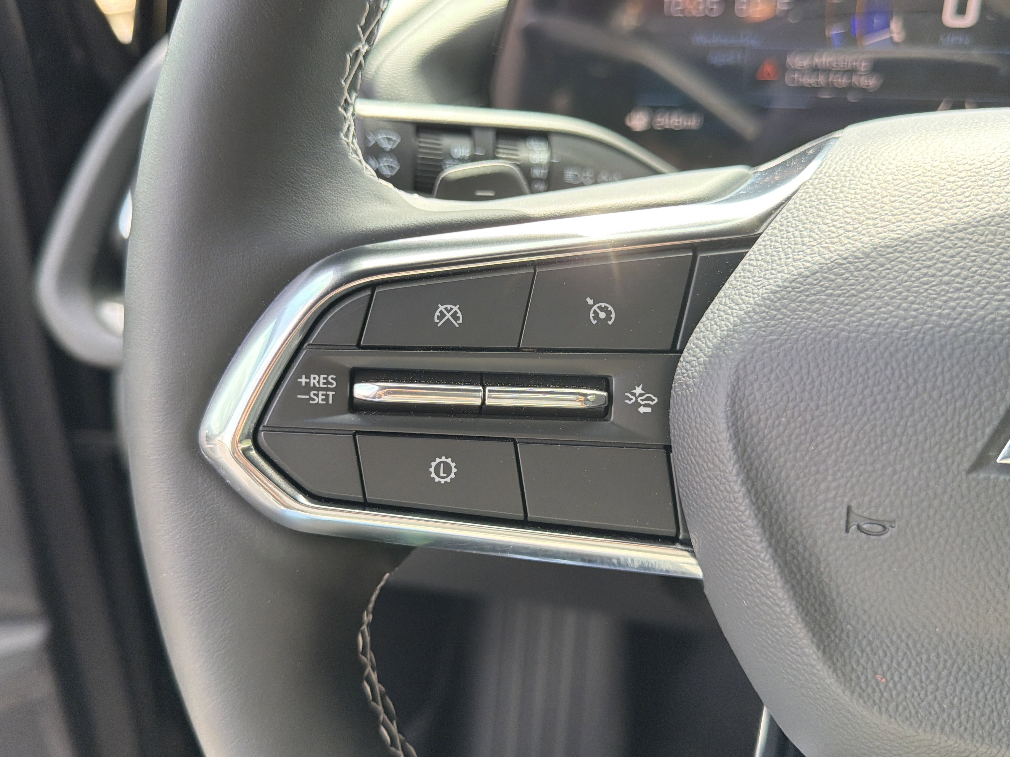 Used 2026 Chevrolet Traverse LT w/ Midnight/Sport Edition image 25