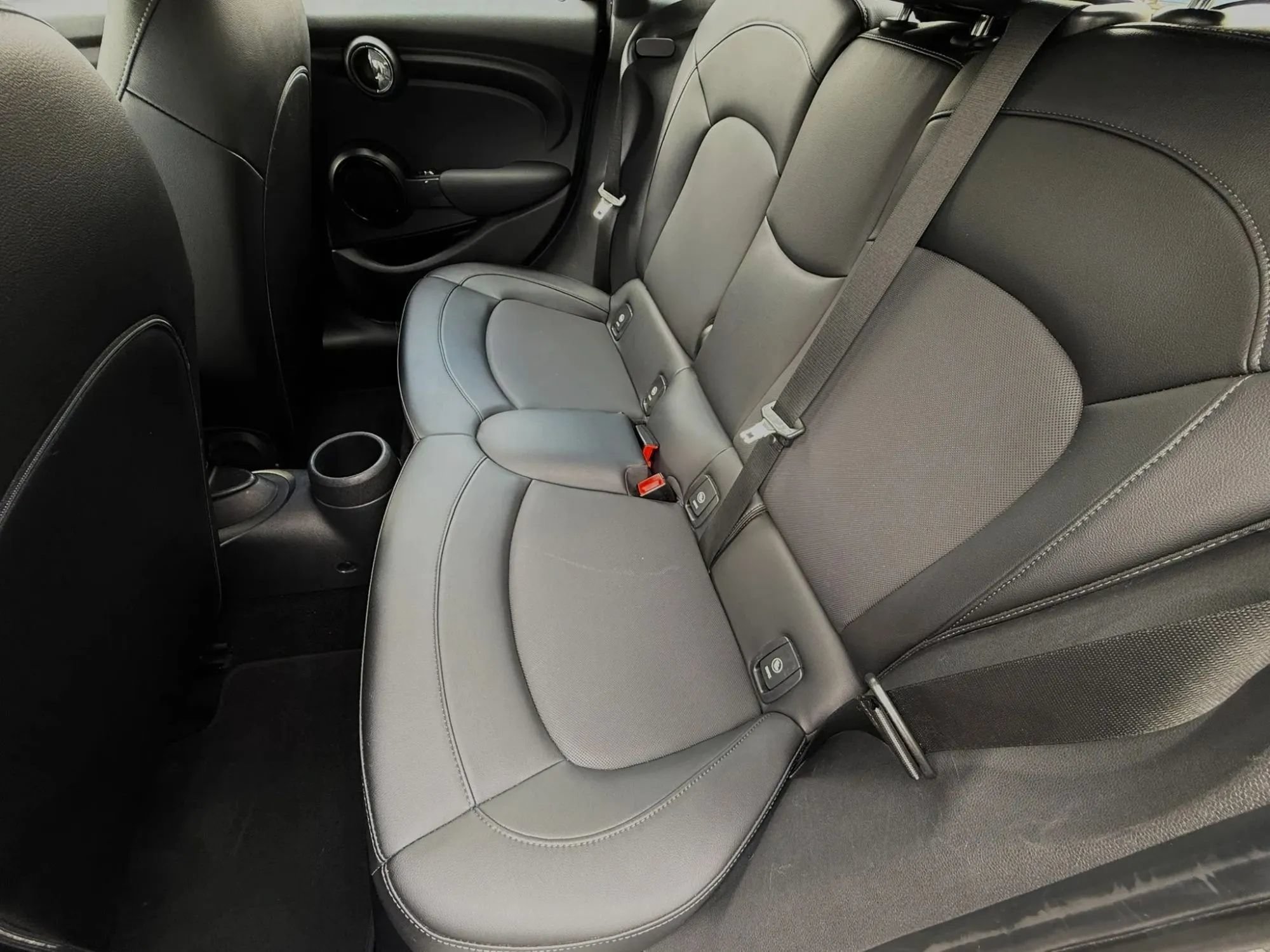 Used 2018 MINI Cooper 4-Door Hardtop FWD image 24