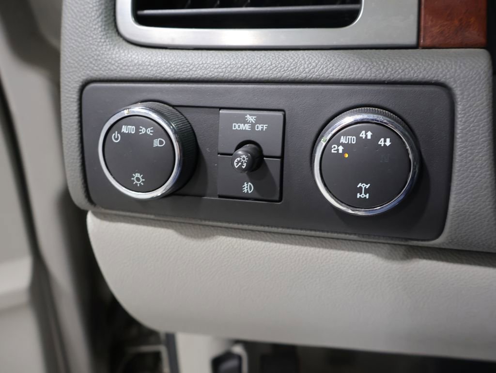 Used 2009 Chevrolet Suburban LT AWD/4WD image 30