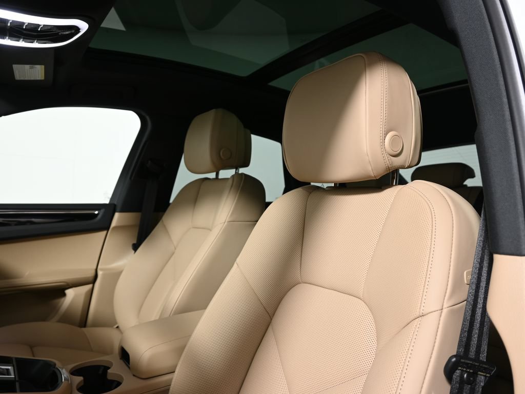 New 2026 Porsche Macan AWD/4WD image 15