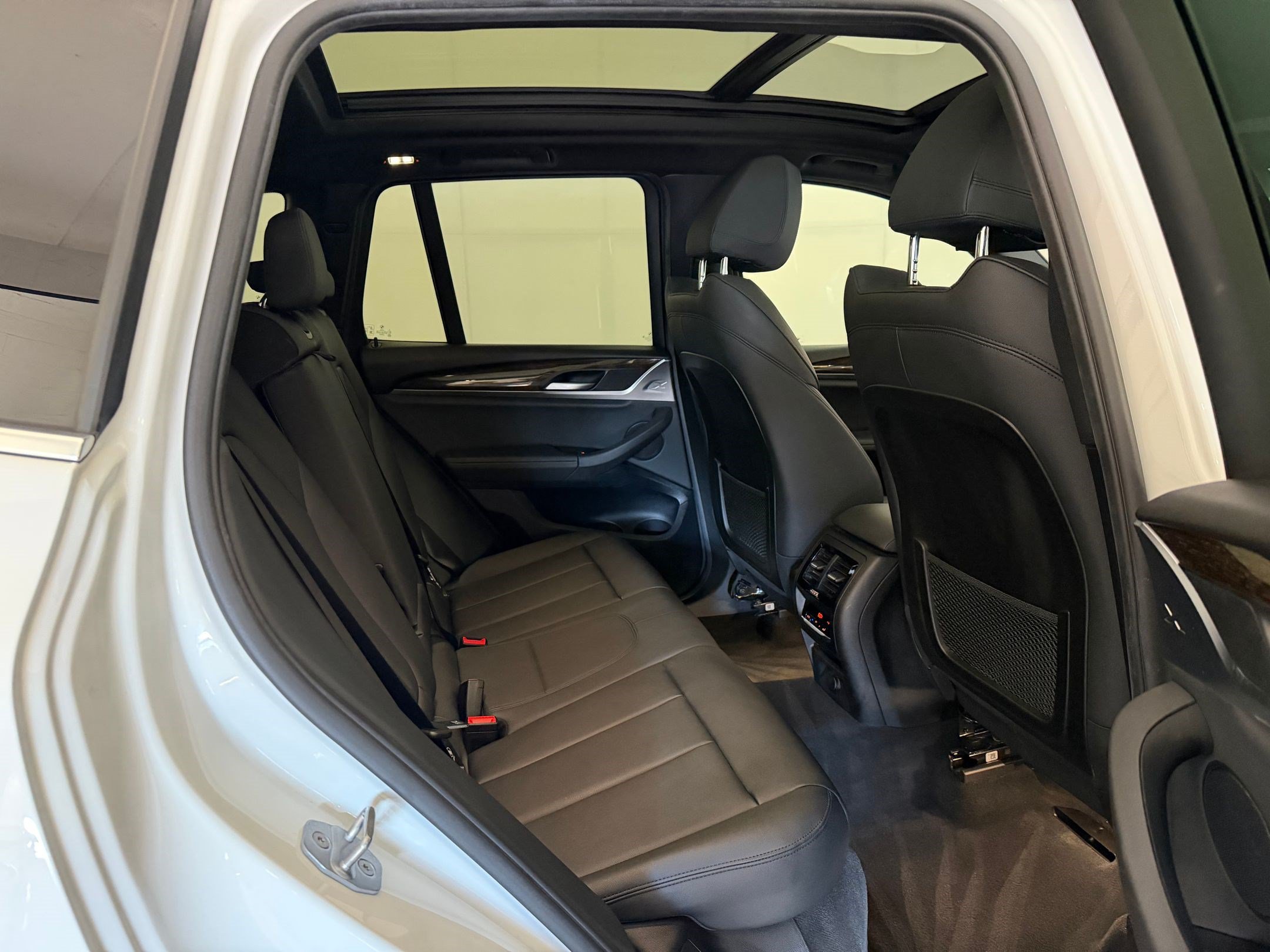 Used 2018 BMW X3 xDrive30i w/ Premium Package AWD/4WD image 32
