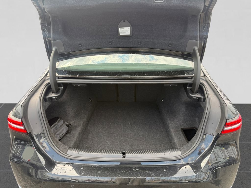 Used 2026 BMW 530i xDrive AWD/4WD image 19