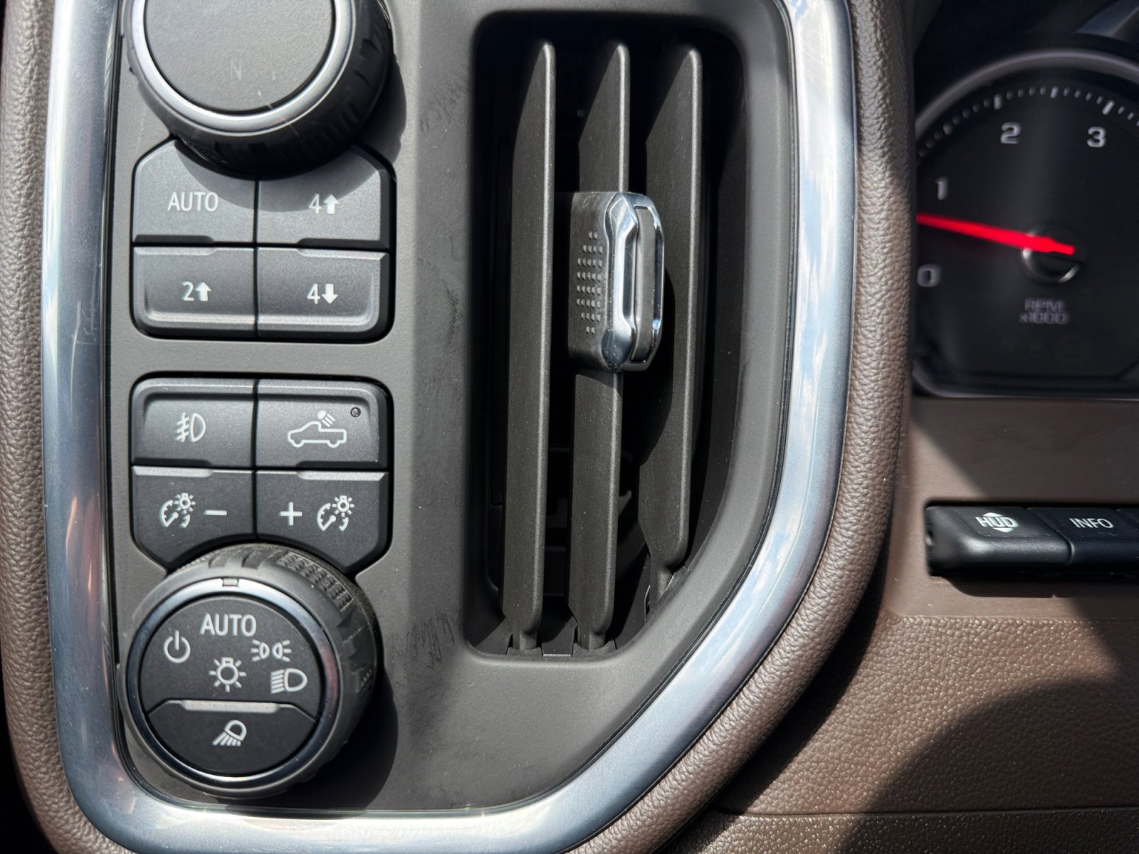 Used 2022 Chevrolet Silverado 2500 LTZ w/ LTZ Convenience Package image 32