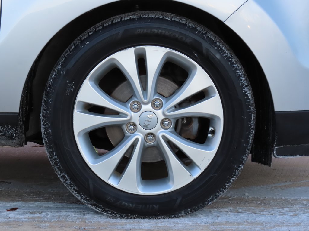 Used 2015 Kia Soul + image 8