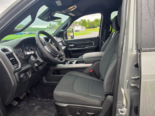 New 2026 RAM 3500 Big Horn AWD/4WD image 15