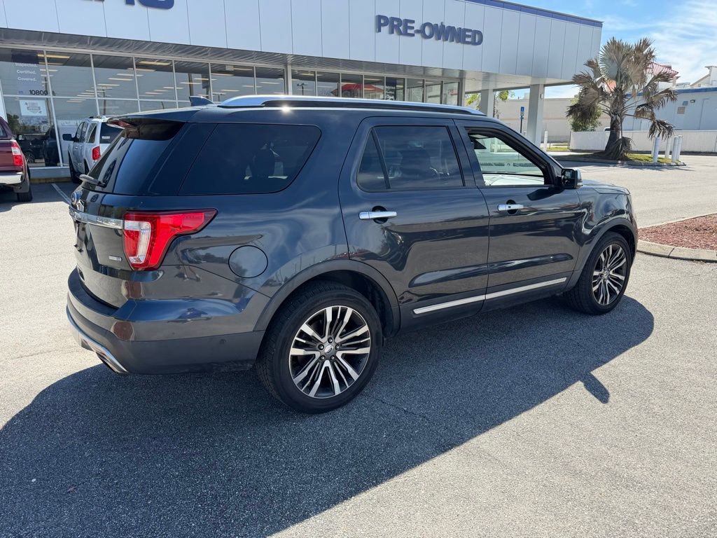 Used 2017 Ford Explorer Platinum image 3