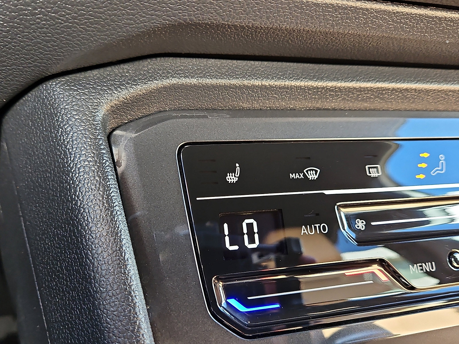 Certified 2022 Volkswagen Tiguan SE image 19