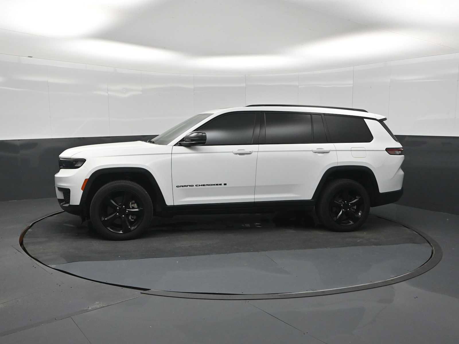 Used 2023 Jeep Grand Cherokee L Laredo AWD/4WD image 4