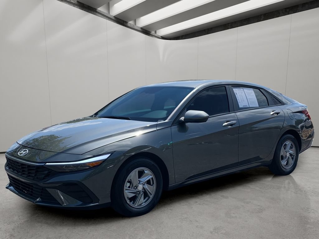 Certified 2026 Hyundai Elantra SE FWD image 1