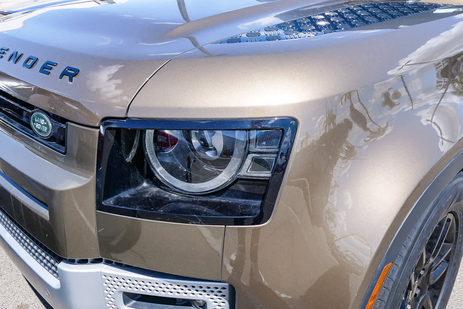 Used 2024 Land Rover Defender 130 S image 2