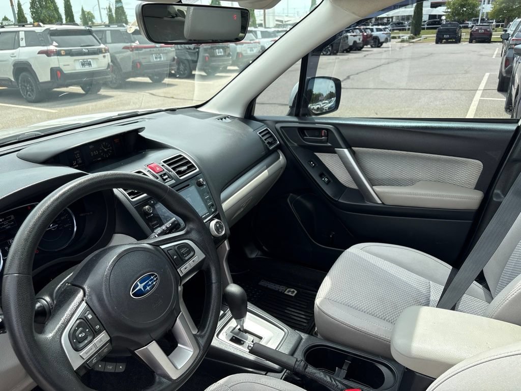 Used 2017 Subaru Forester 2.5i Premium AWD/4WD image 4
