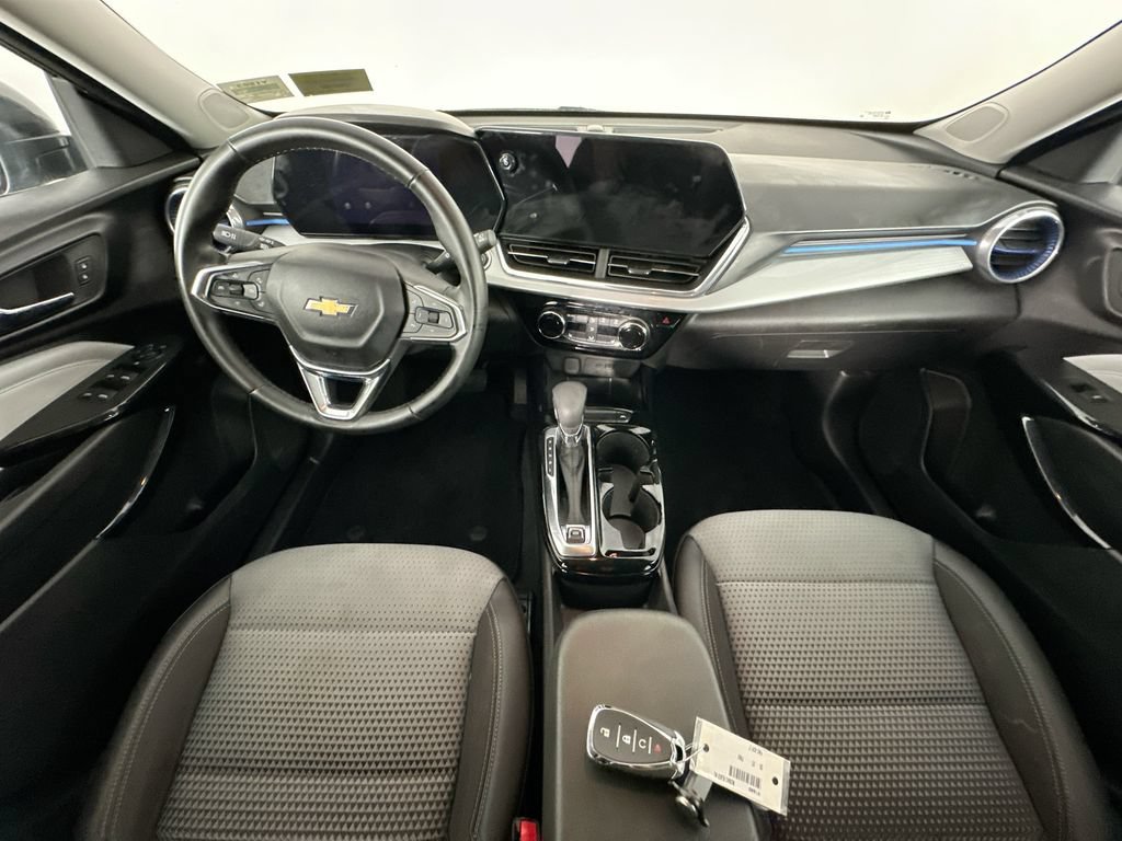 Used 2025 Chevrolet Trax LT w/ LT Convenience Package FWD image 10