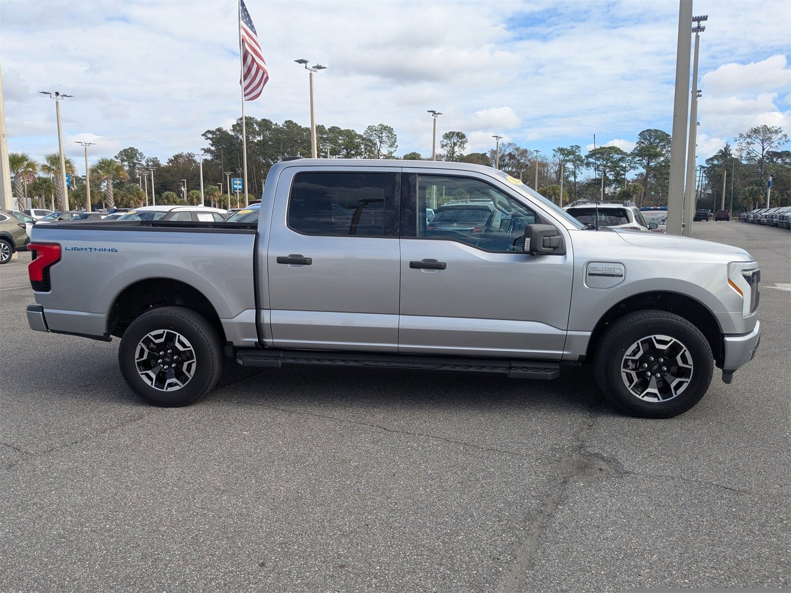 Used 2022 Ford F150 Lightning XLT image 3