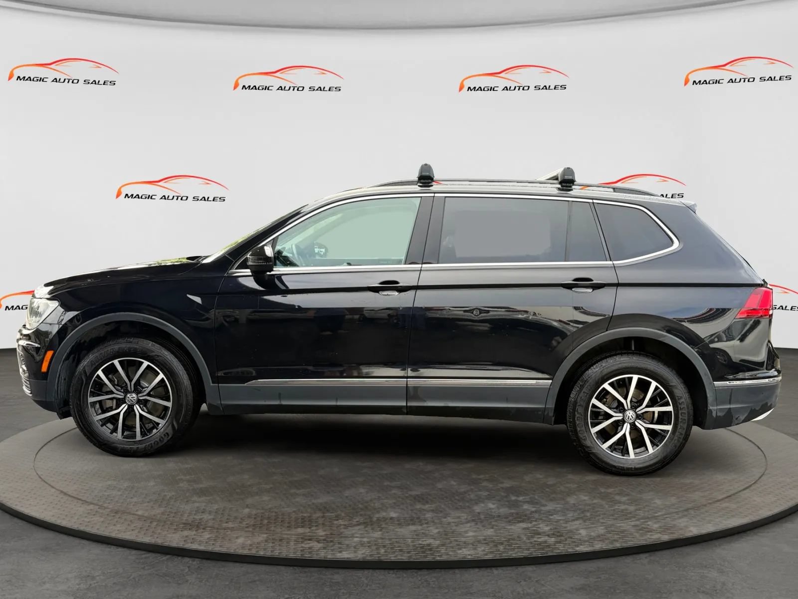 Used 2021 Volkswagen Tiguan SE w/ Panoramic Sunroof Package AWD/4WD image 7