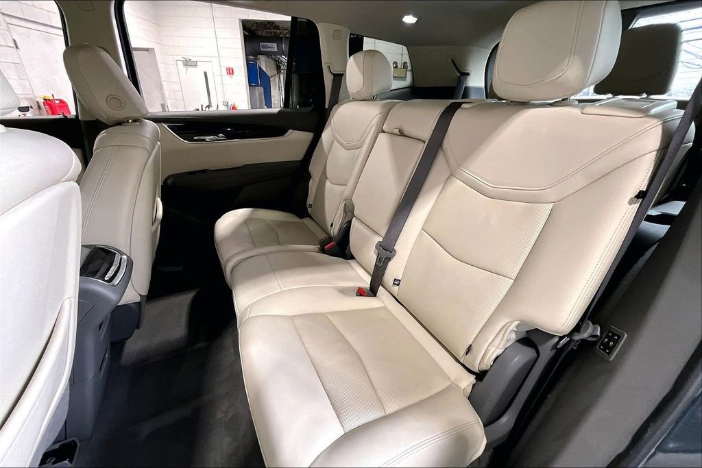 Used 2021 Cadillac XT6 Premium Luxury image 32