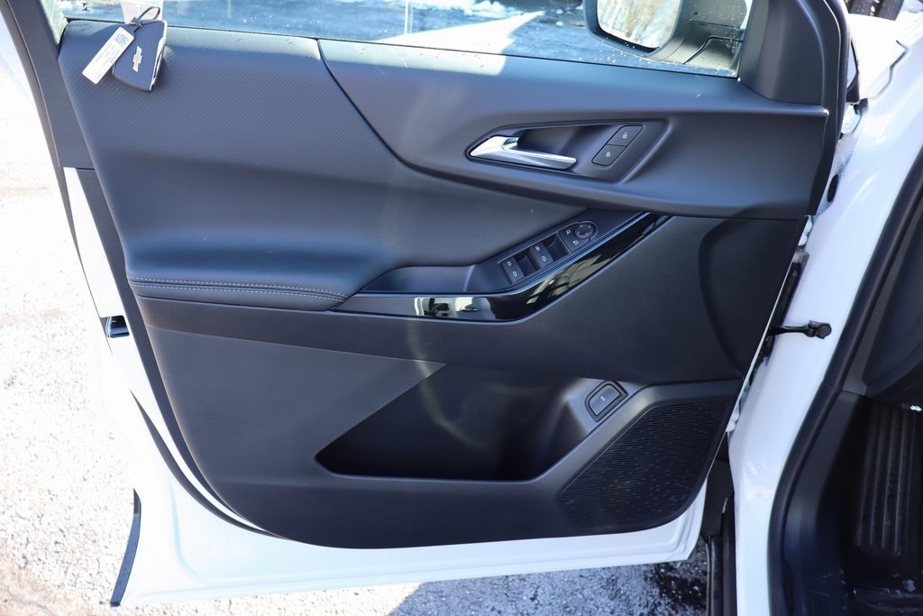 New 2026 Chevrolet Equinox LT w/ Convenience Package II image 3