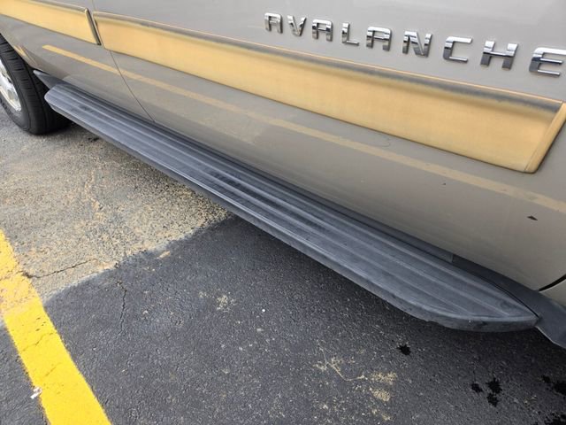 Used 2009 Chevrolet Avalanche LT w/ Convenience Package #1 AWD/4WD image 3