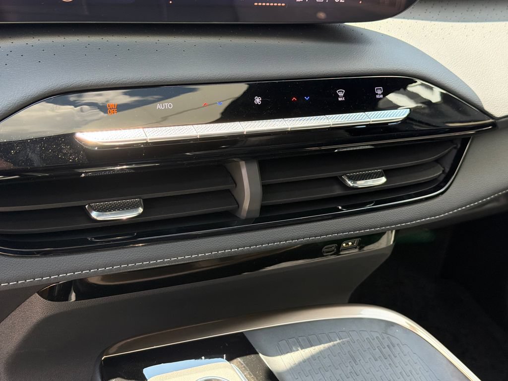 New 2026 Buick Enclave Avenir w/ Super Cruise Package AWD/4WD image 26