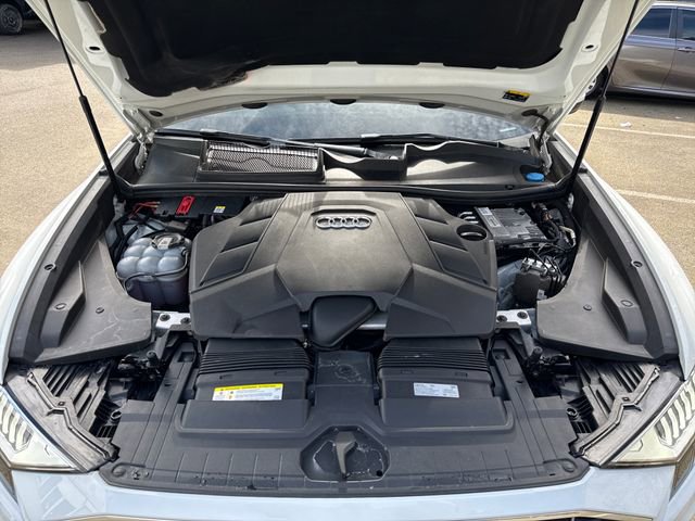 Used 2019 Audi Q8 Prestige w/ Luxury Package image 31