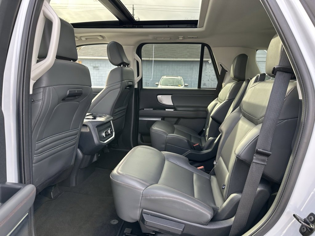 Used 2025 Ford Expedition Active image 27