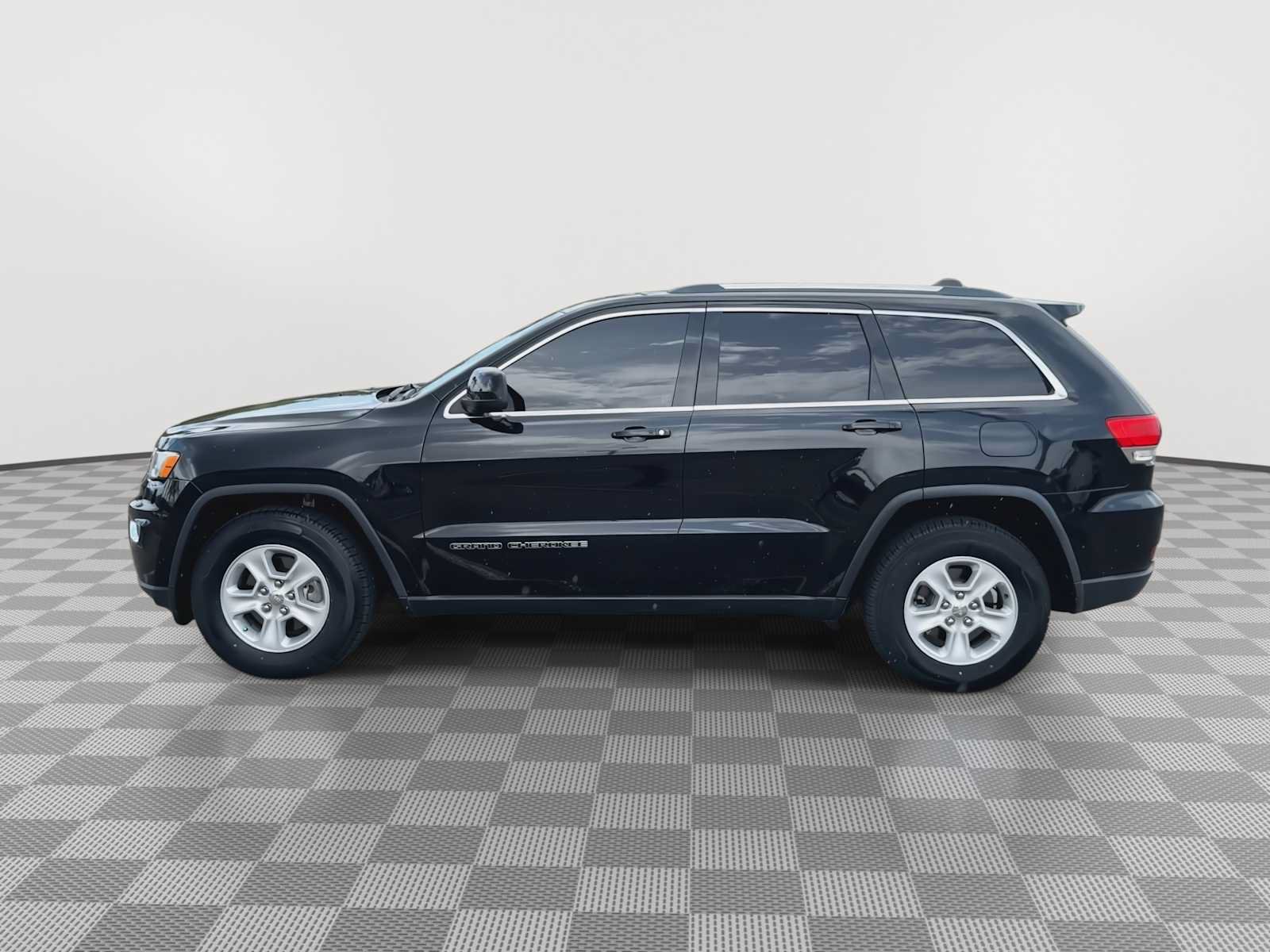 Used 2017 Jeep Grand Cherokee Laredo w/ Quick Order Package 2BE RWD image 5