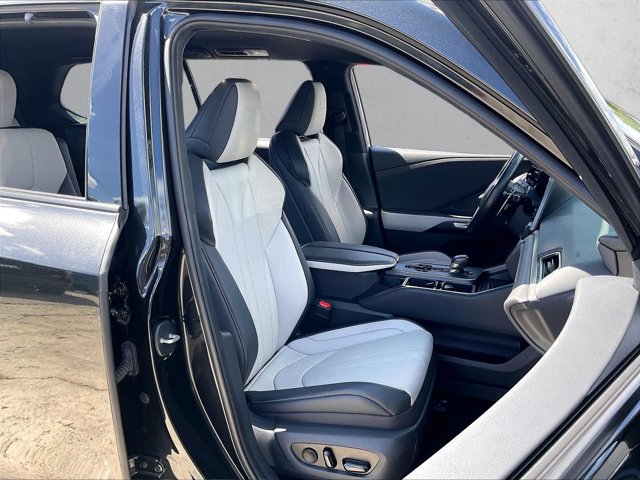 Used 2025 Lexus TX 500h AWD w/ Technology Package image 9