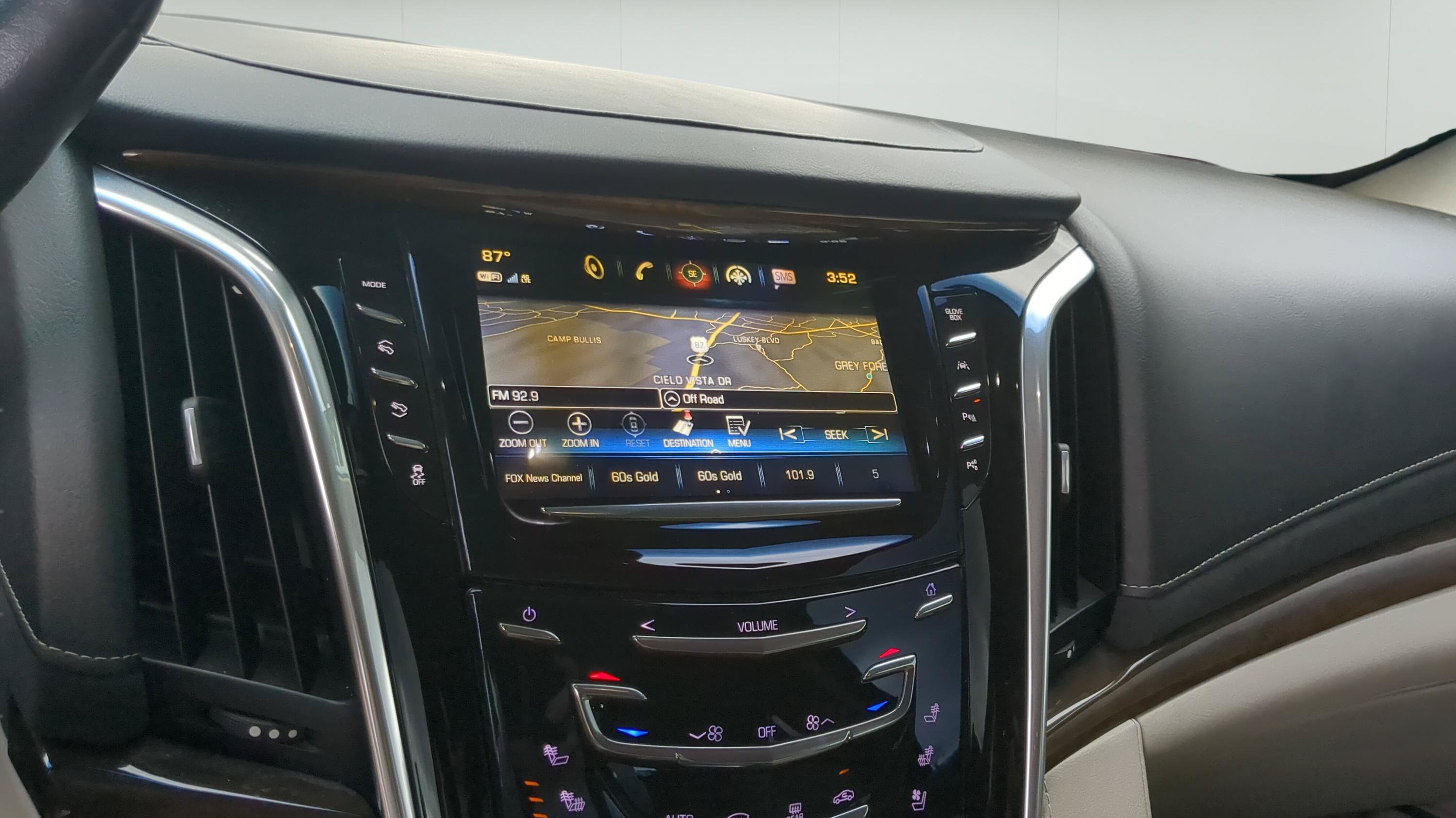 Used 2019 Cadillac Escalade Premium Luxury AWD/4WD image 17