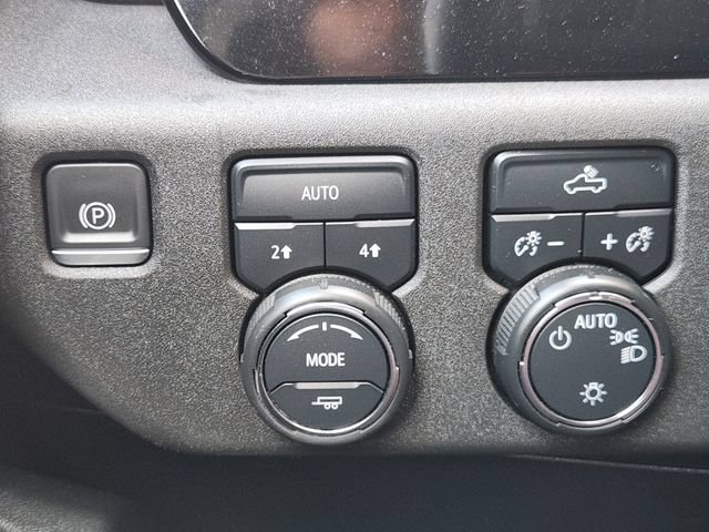 Used 2023 Chevrolet Silverado 1500 LT AWD/4WD image 20