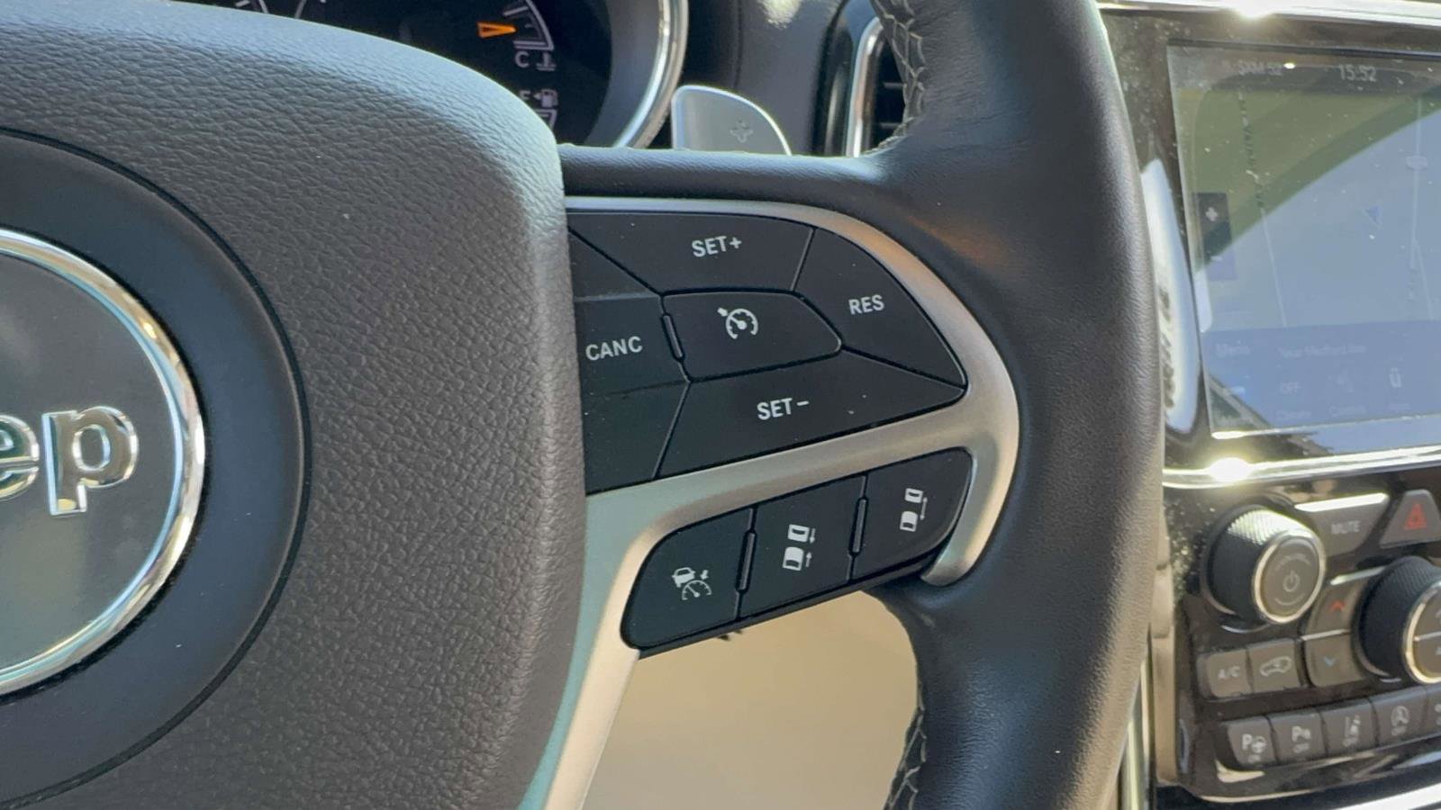 Used 2021 Jeep Grand Cherokee Overland AWD/4WD image 22