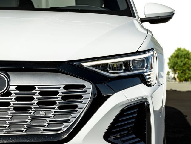 Used 2024 Audi Q8 e-tron Premium Plus w/ Premium Plus Package AWD/4WD image 11