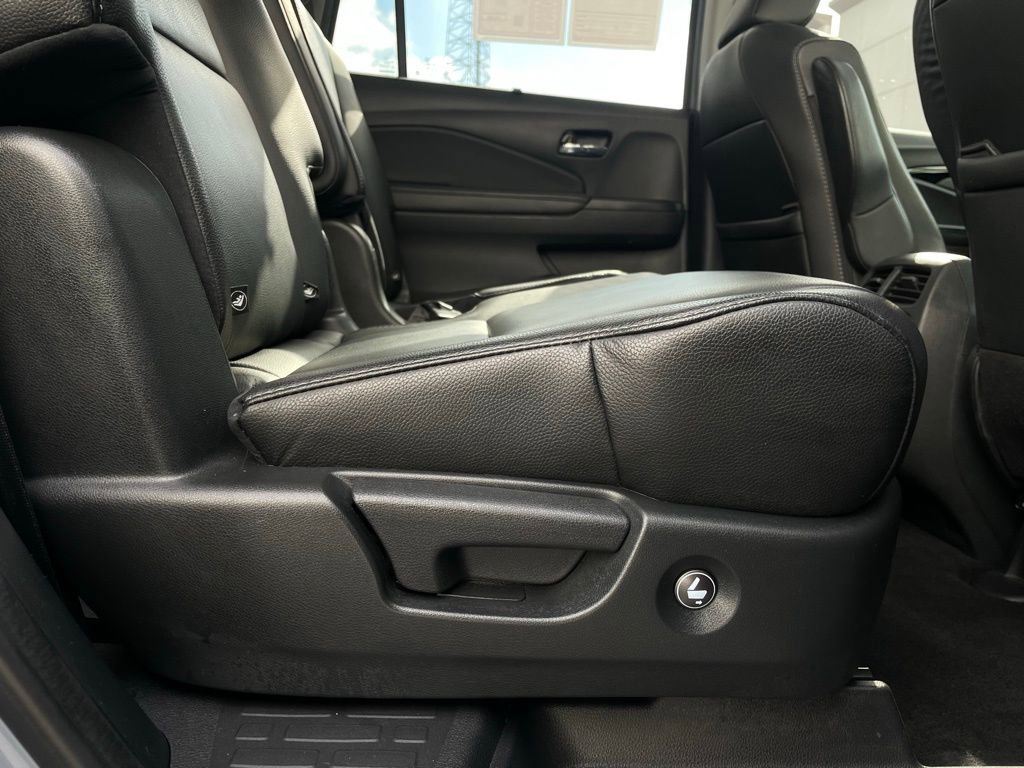 Certified 2022 Honda Pilot Touring image 35