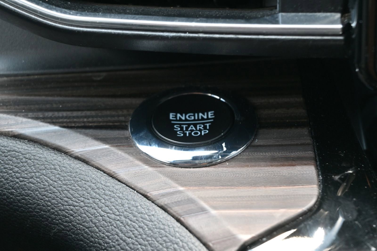 Used 2023 Ford Explorer Limited w/ Equipment Group 301A RWD image 19