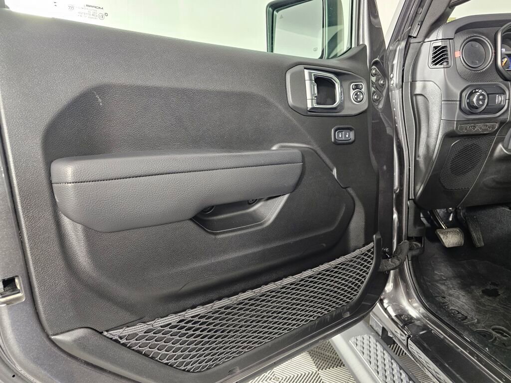 Used 2025 Jeep Gladiator Rubicon w/ Safety Group image 17