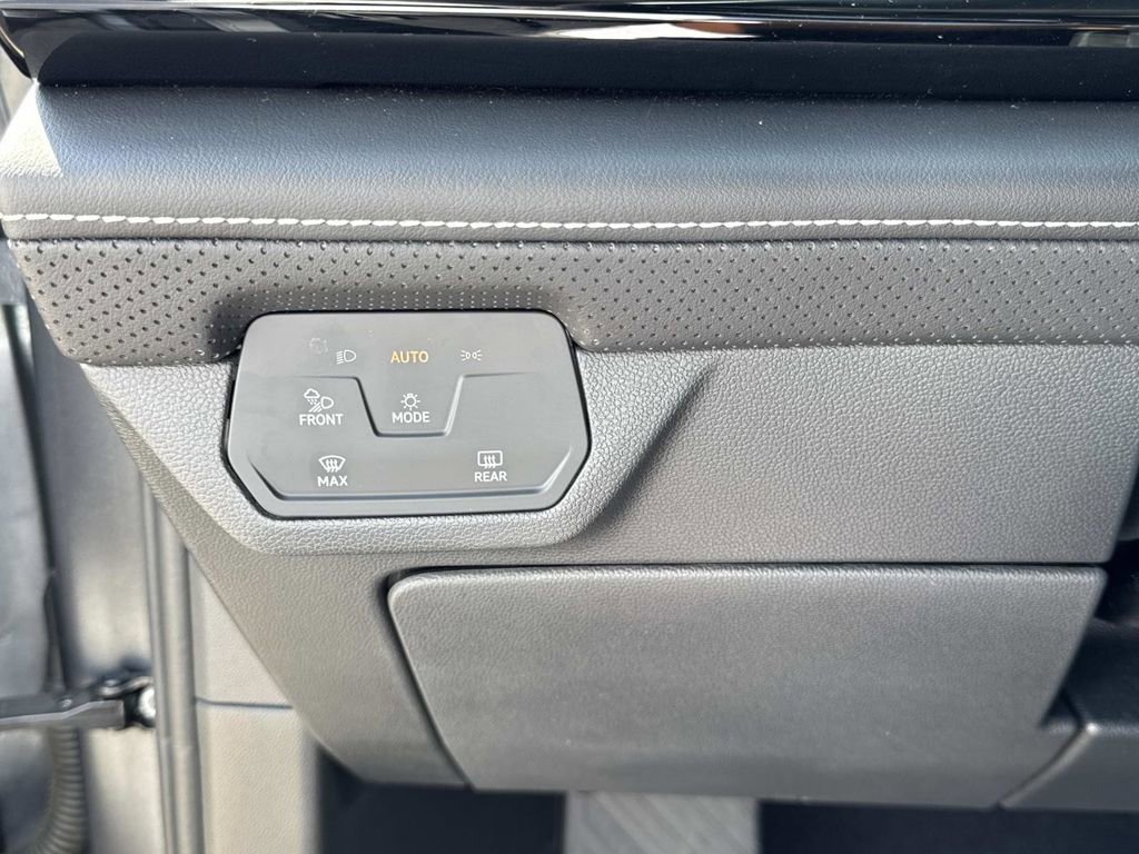 Used 2024 Volkswagen Atlas SE image 47