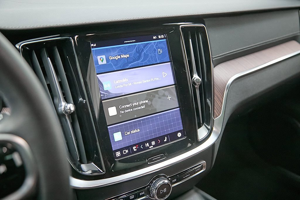 Certified 2024 Volvo V60 B5 Cross Country Ultimate image 14