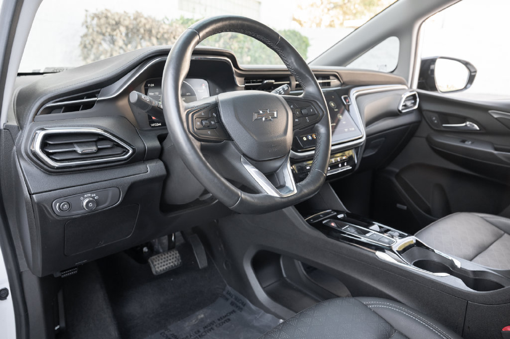 Used 2023 Chevrolet Bolt LT FWD image 16