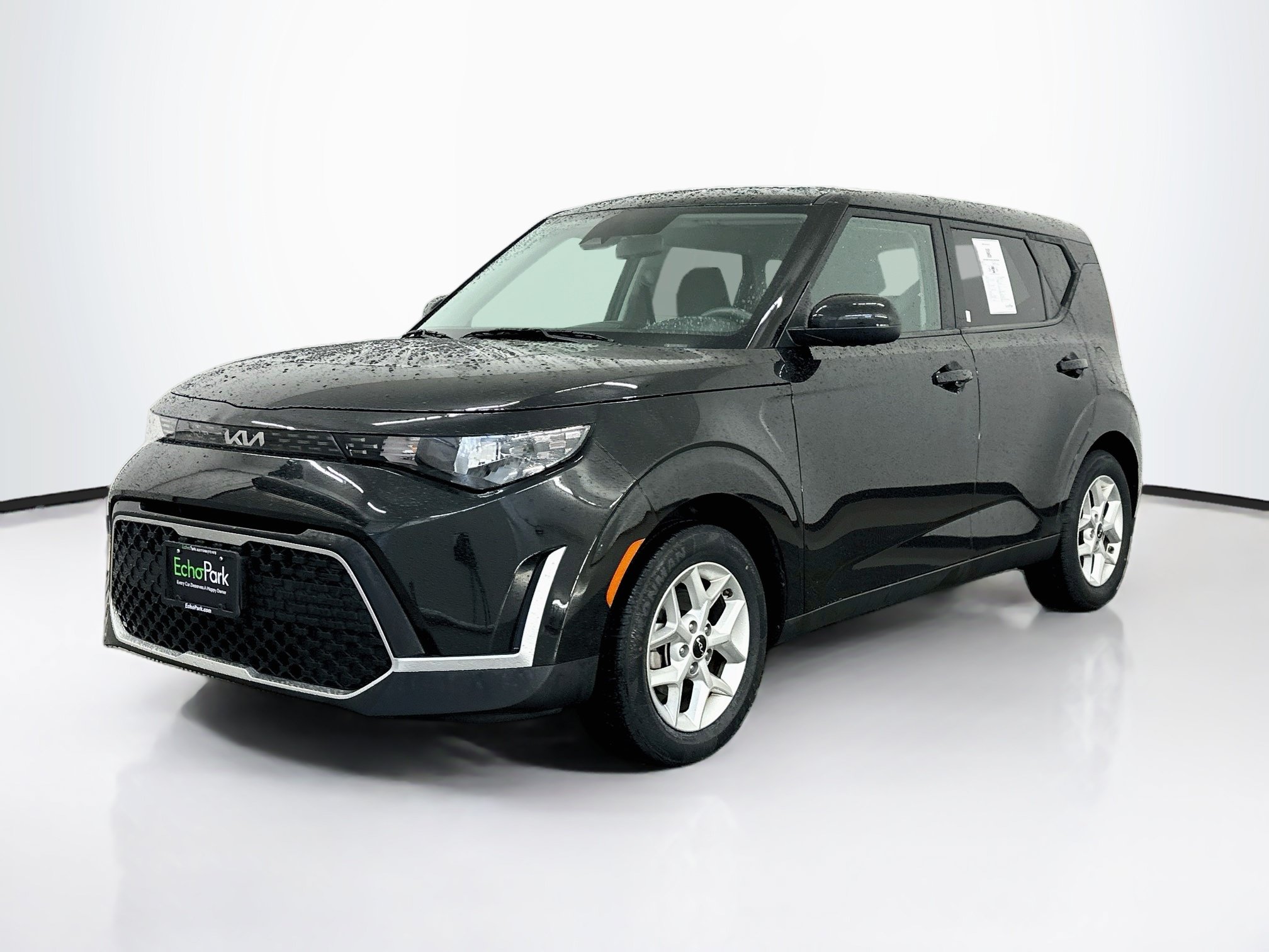 Used 2024 Kia Soul LX w/ Option Group 015 FWD image 3